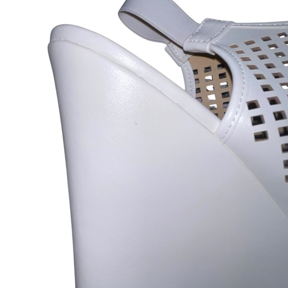 Chinese Laundry White Faux Leather Platform Sandals Sz 8.5 - Picture 13 of 14